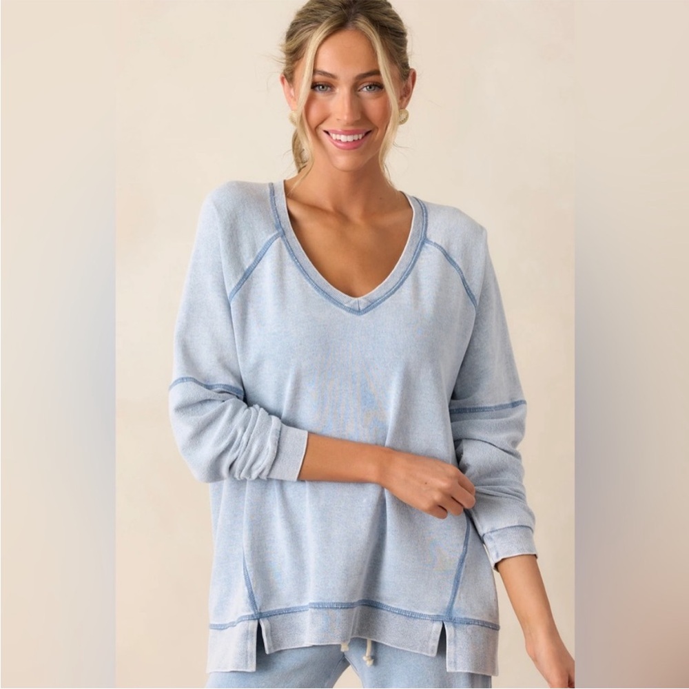 NWT Z Supply Easy V Knit Denim Sweatshirt in 
Washed Indigo